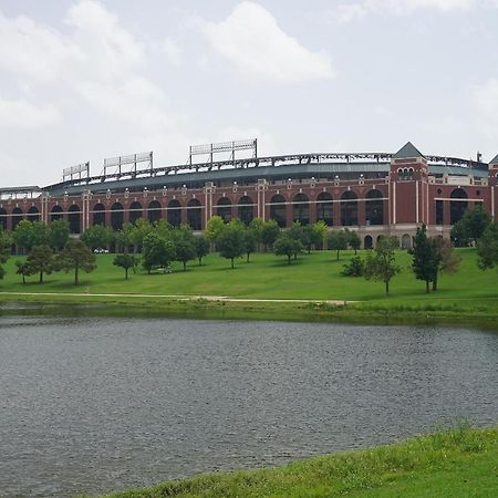 Family Friendly 2Bdrm-Walk To At&T/Cowboys Stadium Арлингтън Екстериор снимка