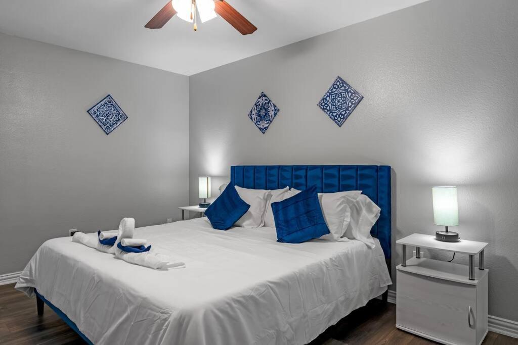 Family Friendly 2Bdrm-Walk To At&T/Cowboys Stadium Арлингтън Екстериор снимка