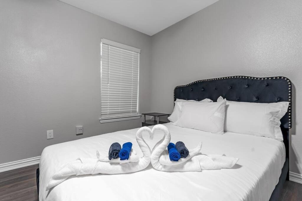 Family Friendly 2Bdrm-Walk To At&T/Cowboys Stadium Арлингтън Екстериор снимка