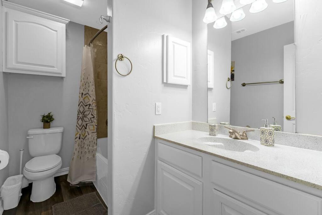 Family Friendly 2Bdrm-Walk To At&T/Cowboys Stadium Арлингтън Екстериор снимка